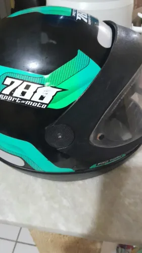 Capacete semi novo 