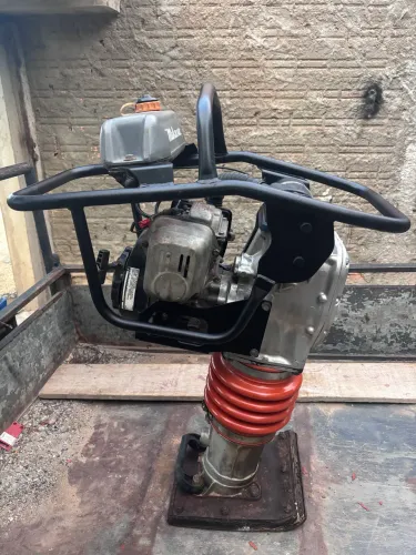 Compactador de solo (sapo)