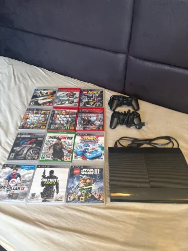 PlayStation 3 Super Slim Completo + 2 Controles Originais + 12 Jogos