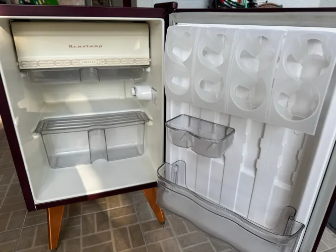 Frigobar Brastemp 76L Marsála Retrô BRA08BG 220V