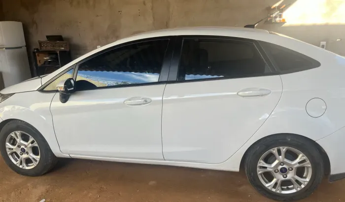 Ford Fiesta Sedan 1.6 16V Flex Aut. 2014