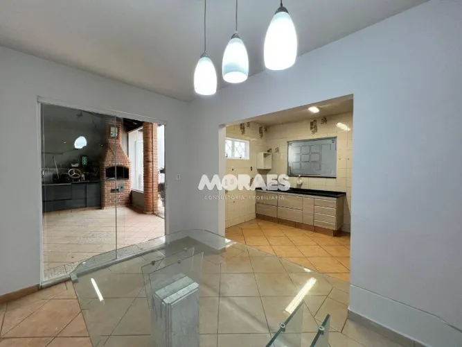 Casa com 2 quartos, sendo 1 suíte alugar, 170 m² por R$ 2.600/mês - Jardim Rosa Branca - B
