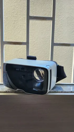 Óculos de realidade virtual, funcionando via celular 