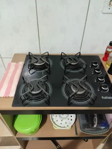 Vendo armário com fogão embutido