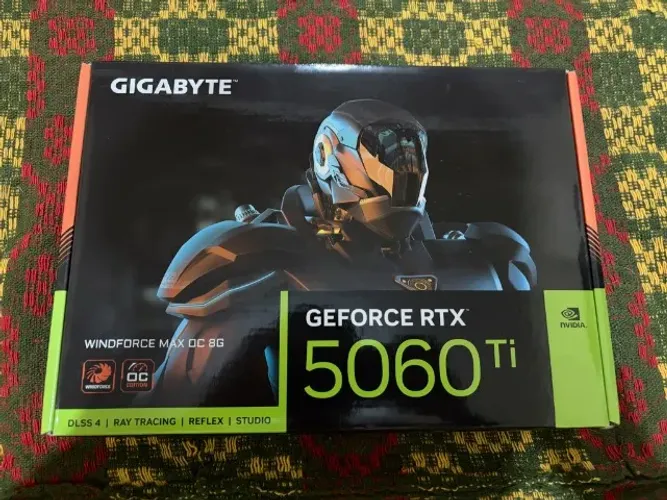 Placa de vídeo RTX 5060 Ti 8gb NOVA LACRADA Gigabyte