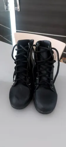 Bota de couro sintético