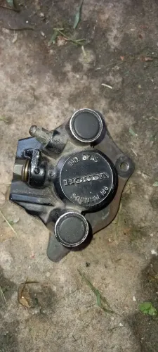 Vendo pinça de freio dianteiro Titan 150 2004 até 2008