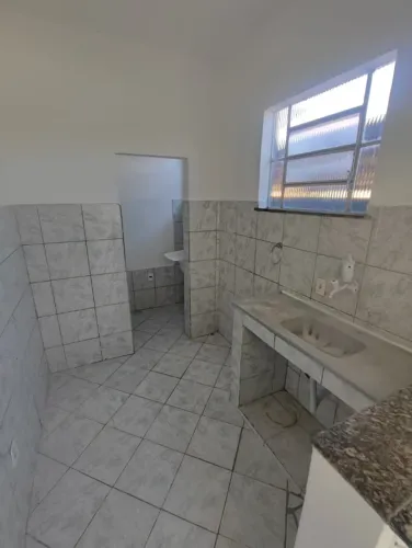 Alugo conjugado em uma vila na Rua Aurora 85 na Penha