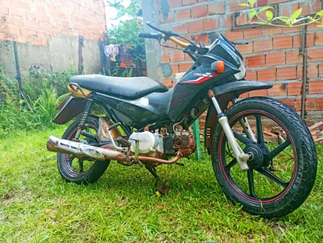 VENDE-SE  ESSA POP 100 ANO 2015  R$ 5.500