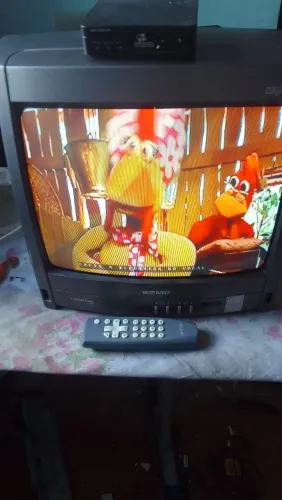 Tv semp Toshiba de tubo 14 polegada funcionando normalmente com conversor digital. 