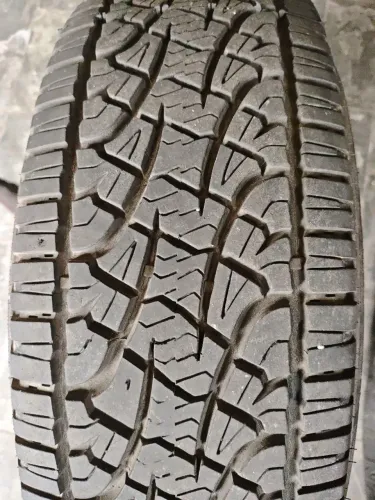 pneu 235 70 r16 Remold semi novo