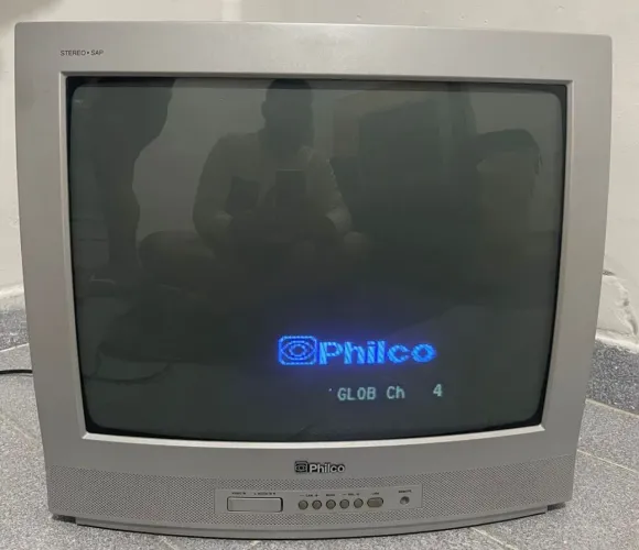 TV de Tubo Philco 20" (Modelo TPS-2064) - Ideal para Retrogaming e Colecionadores