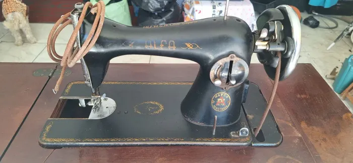 Maquina de costura antiga