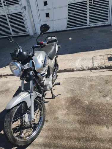 Vendo YBR 125 Prata 2008 Motor Novo