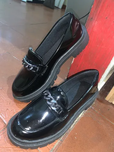 Sapato mocassim preto envernizado