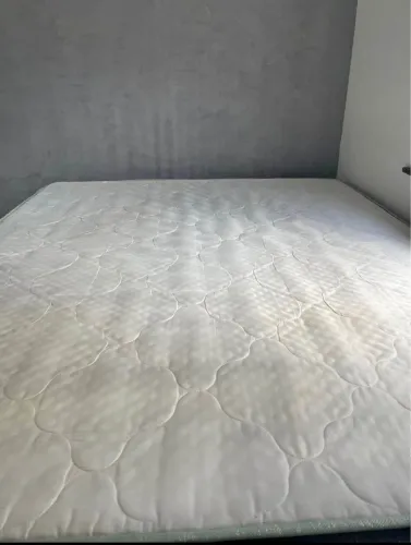Cama queen molas ensacadas.