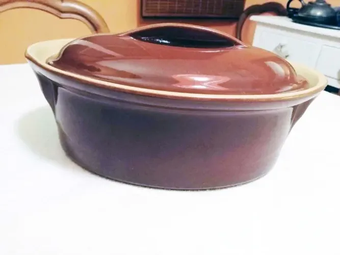 Terrina francesa que vai ao forno, da região do BERRY, cerâmica esmaltada, modelo clássico