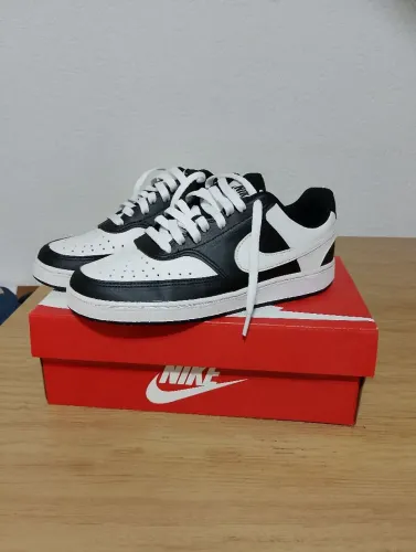 Tênis Nike Court Vision Low Feminino Preto e Branco - Tam. 37