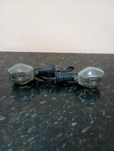 Par de setas original da Suzuki Bandit 