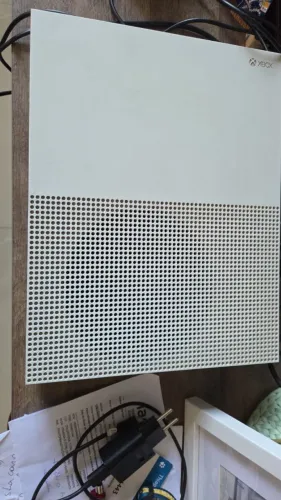 XBOX ONE S 1TB EM EXCELENTE ESTADO