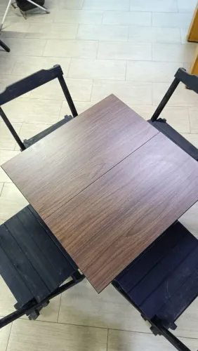 Conjunto Dobrável de Mesa Quadrada + 4 Cadeiras