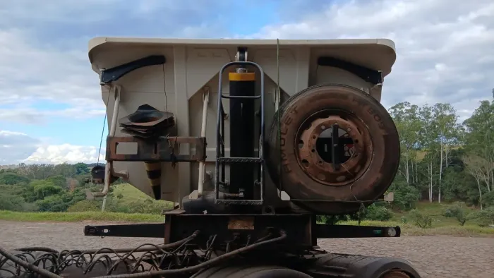 Carreta Randon caçamba 25metros