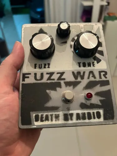 Pedal Fuzz War 