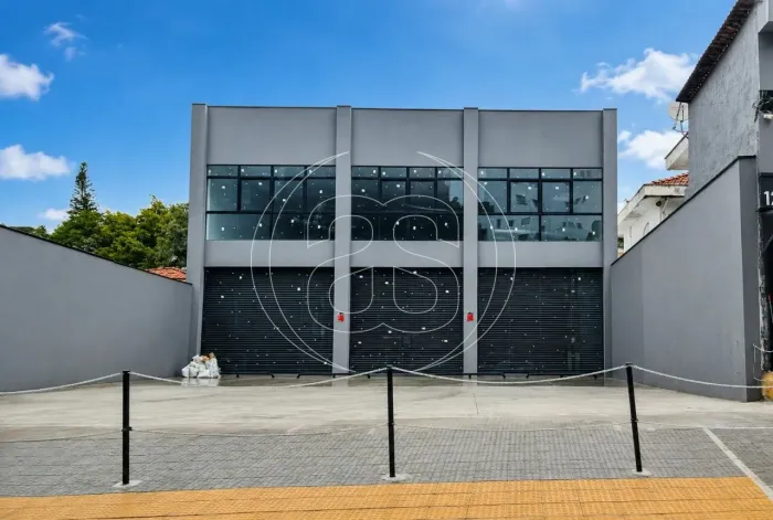 Loja Comercial para Locação em Santo Amaro com 8 Vagas !