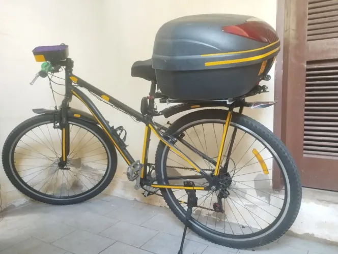 Bicicleta urbana aro 29 com bauletta