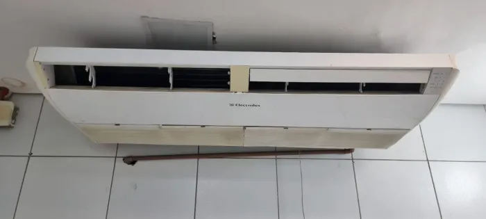 Ar condicionado 60mil btus  Electrolux  Funciona perfeitamente completo!