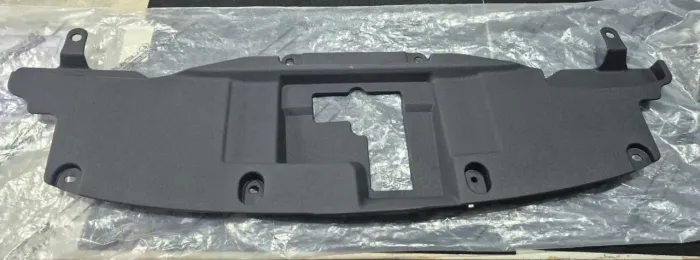 Cobertura / Moldura Superior da Grade do Radiador Toyota Hilux 2016/2020