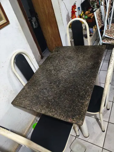 Mesa 4 cadeiras granito