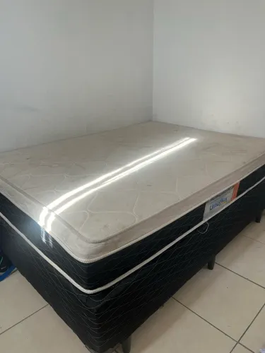 Vendo cama de casal box,super confortável.(motivo de venda mudança ) valor 850,00