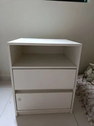 Criado-Mudo em Madeira Maciça - Robusto e Durável