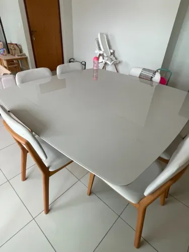 Mesa de jantar quadrada 1,5m x 1,5m + 6 cadeiras em linho - cor areia