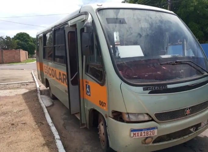 Microônibus Mercedes Benz 814 de bomba injetora 