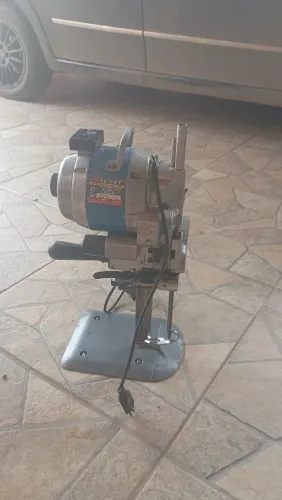 Máquina de cortar tecido
