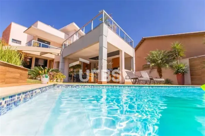 Sobrado à venda | 4 suítes | Piscina aquecida | Área gourmet | 4 vagas