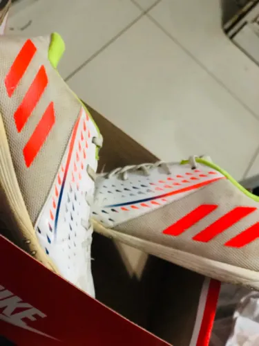 Tênis de futsal adidas predator