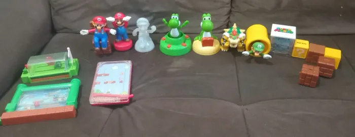 SUPER MÁRIO MCDONALD'S LOTE DE 12 BRINQUEDOS VARIADOS DE VARIAS COLEÇÕES EM BOM ESTADO