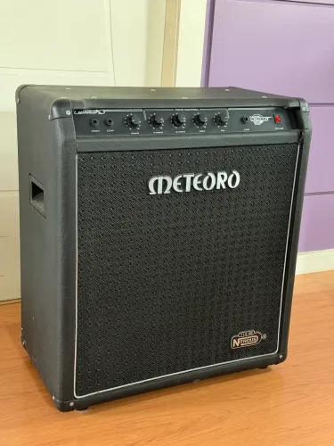 Amplificador cubo Meteoro Nitrous 150B