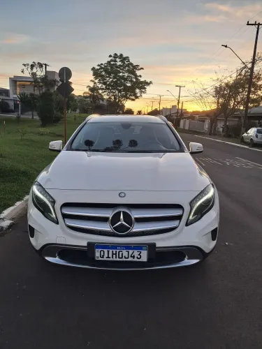 Mercedes-Benz GLA 200 Adv. 1.6/1.6 TB 16V Flex Aut. 2017