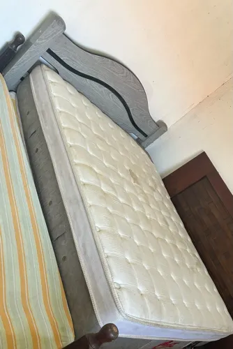 Cama de casal com colchão