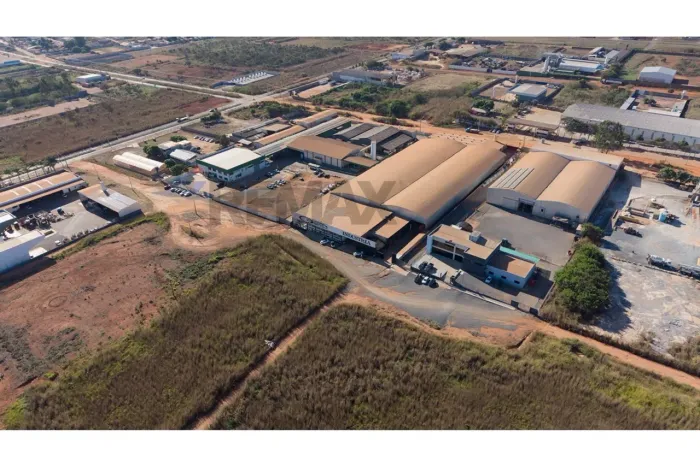Galpão Industrial com 9.300m2 de Terreno de Frente para a BR 020 Formosa GO