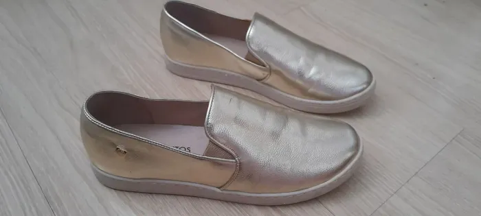 Sapato slipon dourado 37