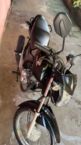 VENDO OU TROCO POR BIZ 125 CONSERVADA E DO MESMO ANO.
