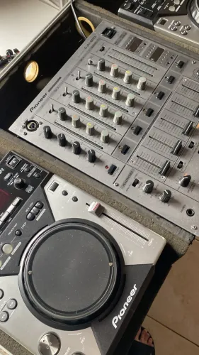 Kit DJ Pioneer Completo: Mixer DJM-600 + 2 CDJs 400 - Ótimo Estado