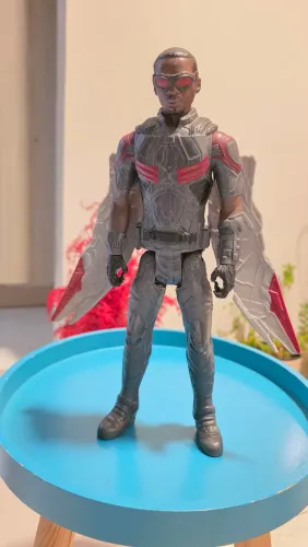 Boneco Falcão