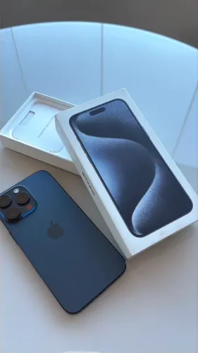 iPhone 15 Pro Max 256GB, impecável com nota e caixa, bateria 85%.