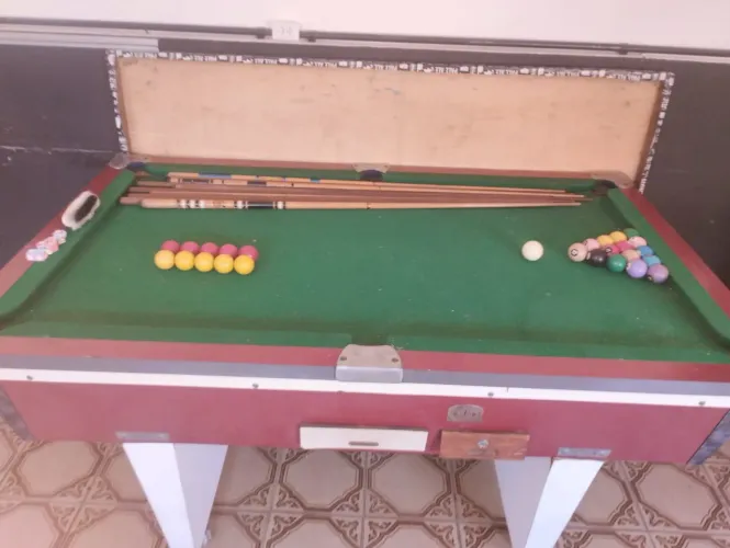 Mesa de bilhar e pimpolim em otimo estado